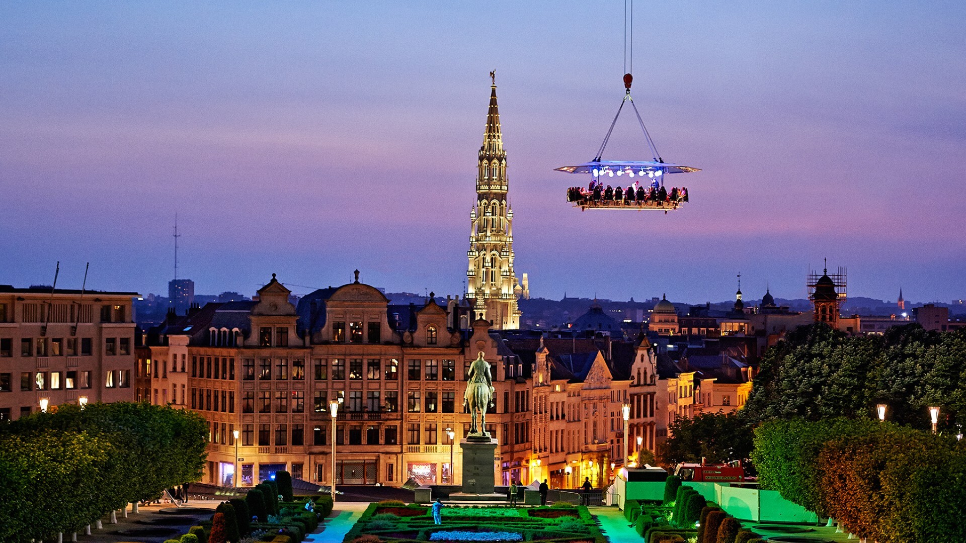 Have Dinner in the Sky