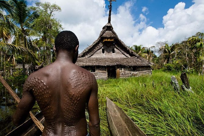 Cruise down the Sepik River