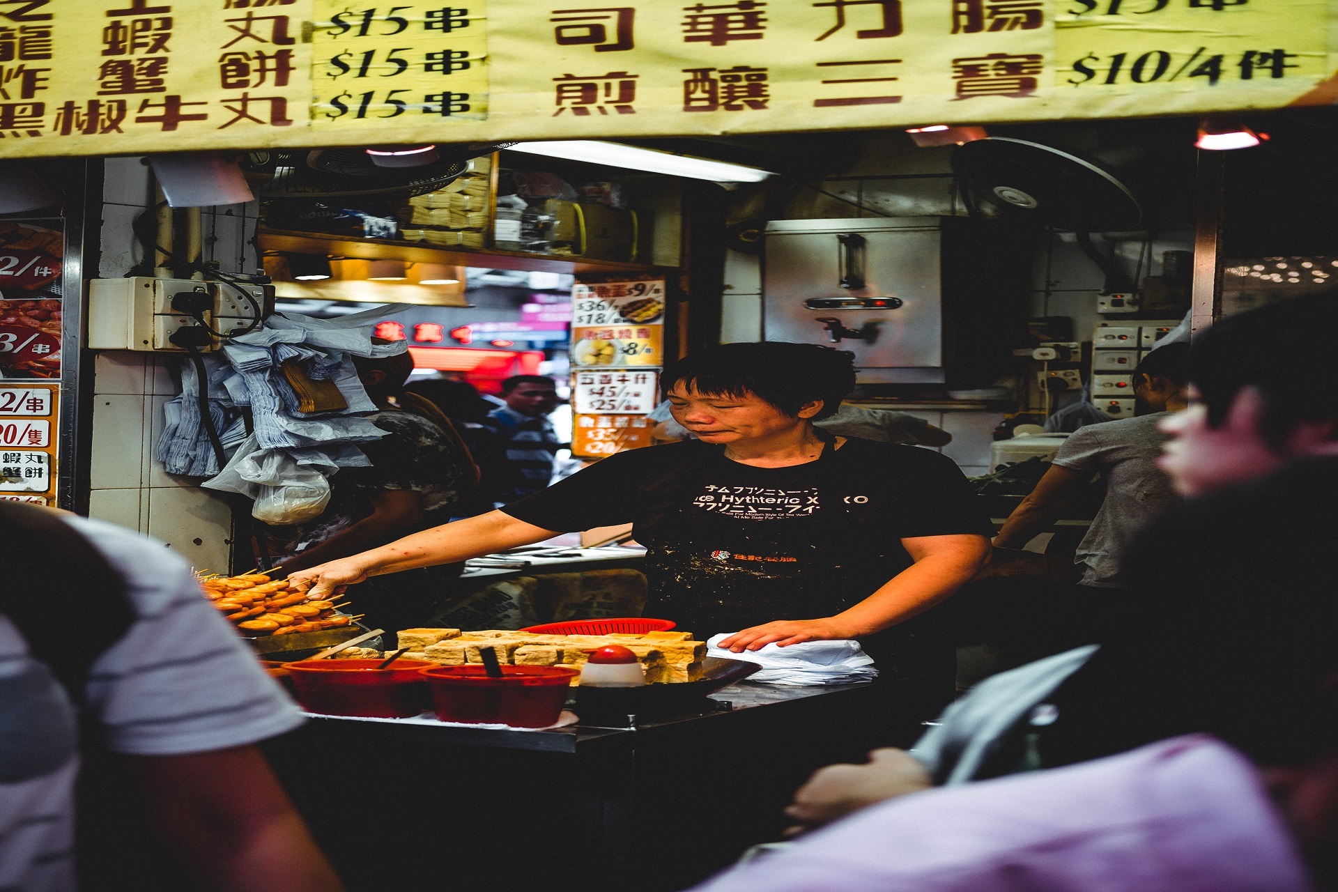 Kowloon: Private Night Markets & Street Food Experience:
