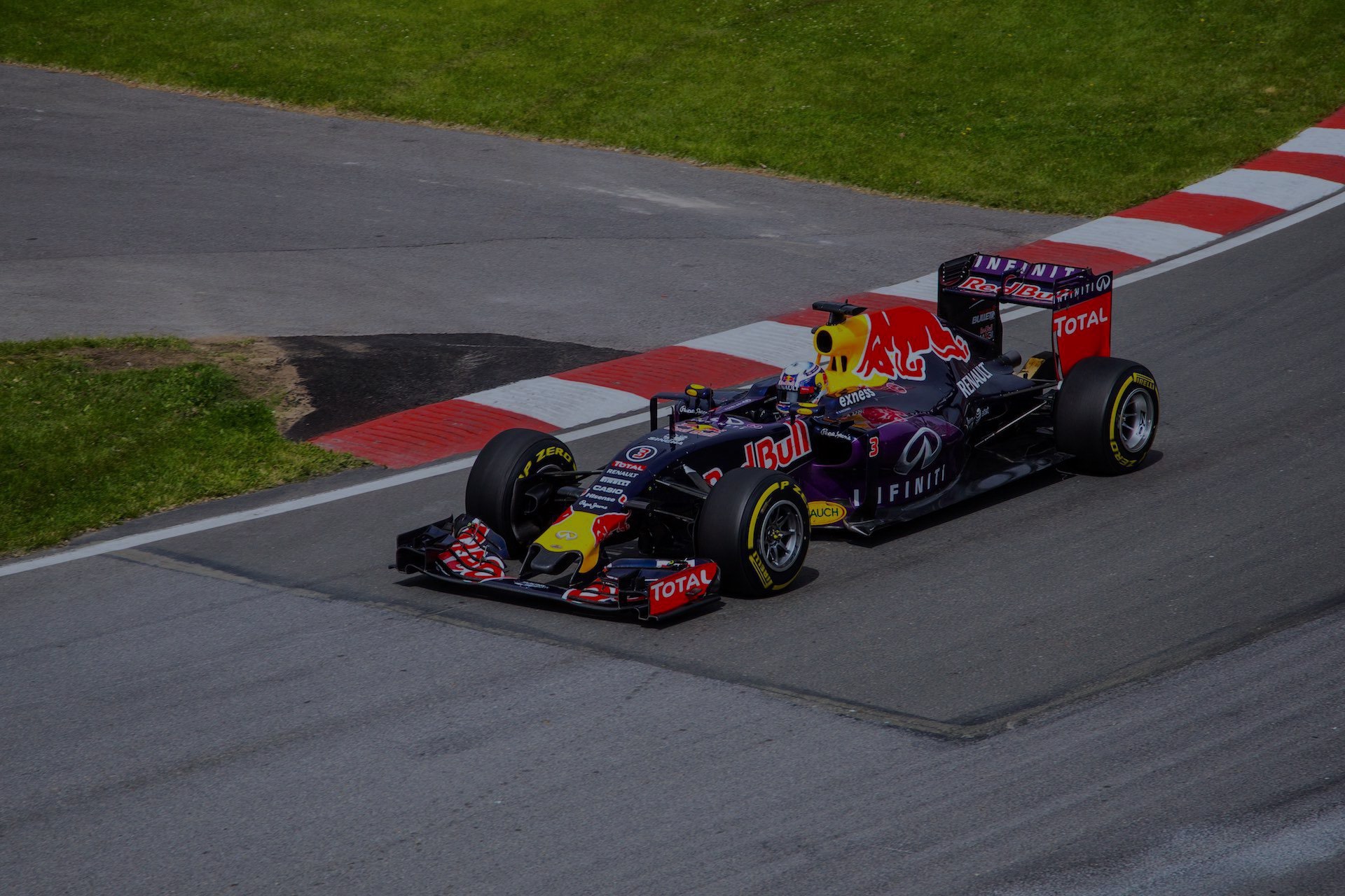Go to a Formula 1 Race