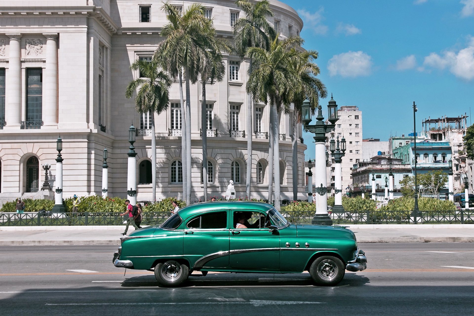 Cruise around Havana