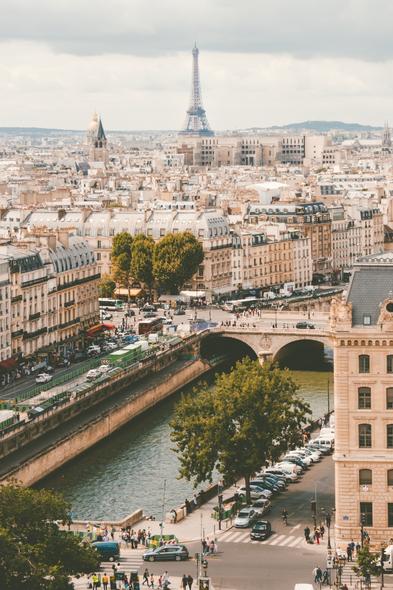 Distant photo of Eiffel Tower