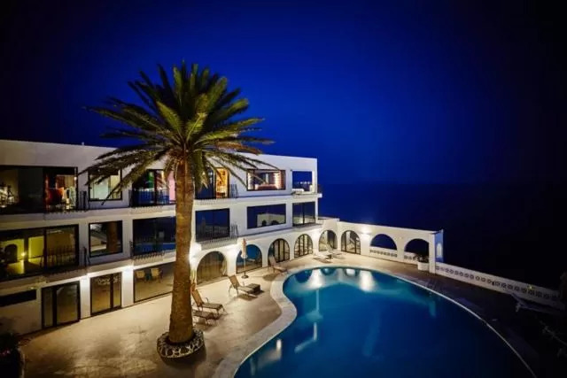 The Cliff Hotel