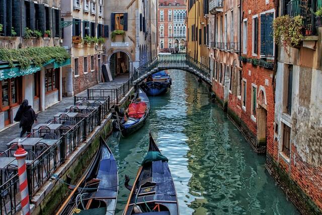Ride A Venecian Gondola