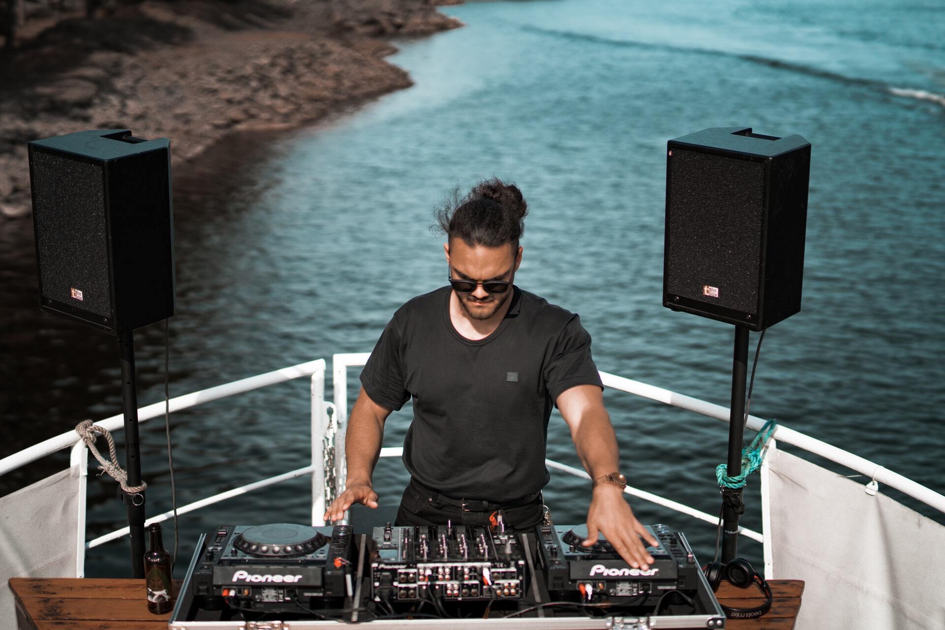 Go on a Boat Party