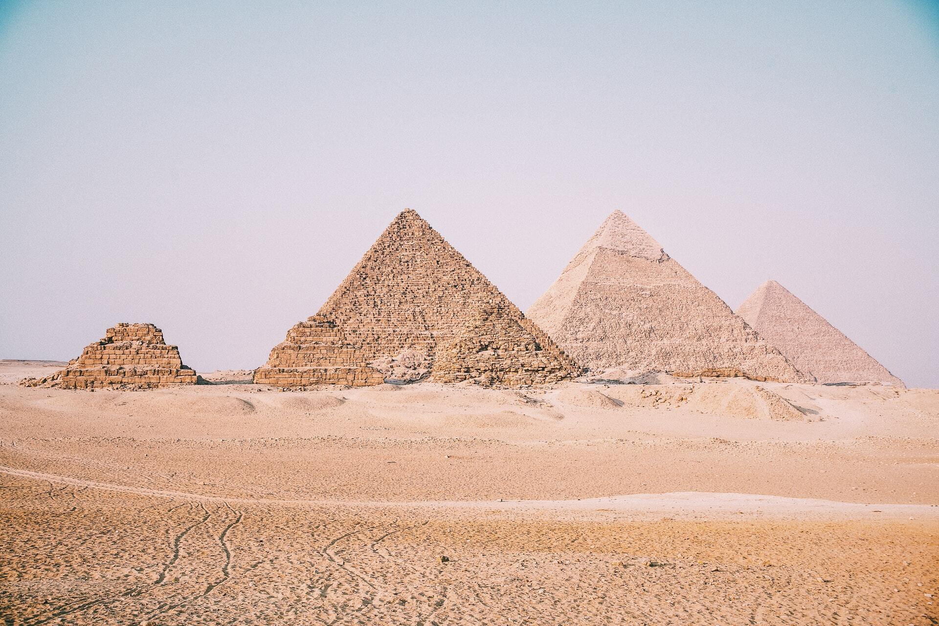Cairo: Pyramids, Museum Visit & Dinner Cruise Combo